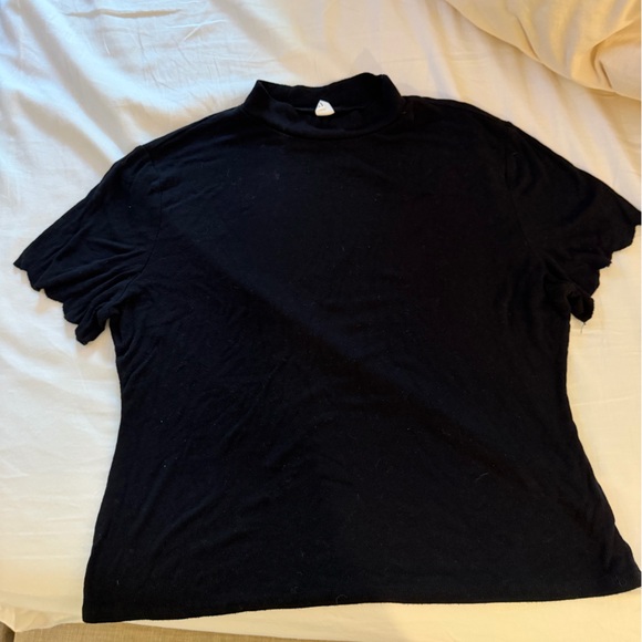 Black Scallop Trim mockneck Top - Picture 4 of 6